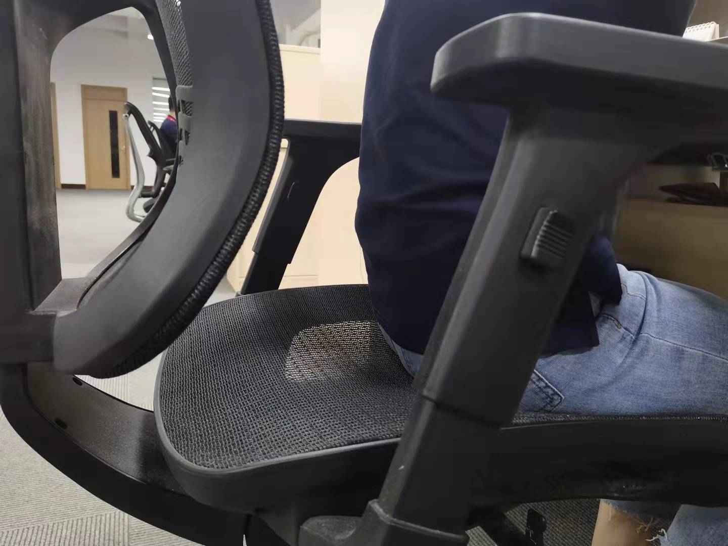 news-How to sit in ergonomic chair-Hookay Chair-img